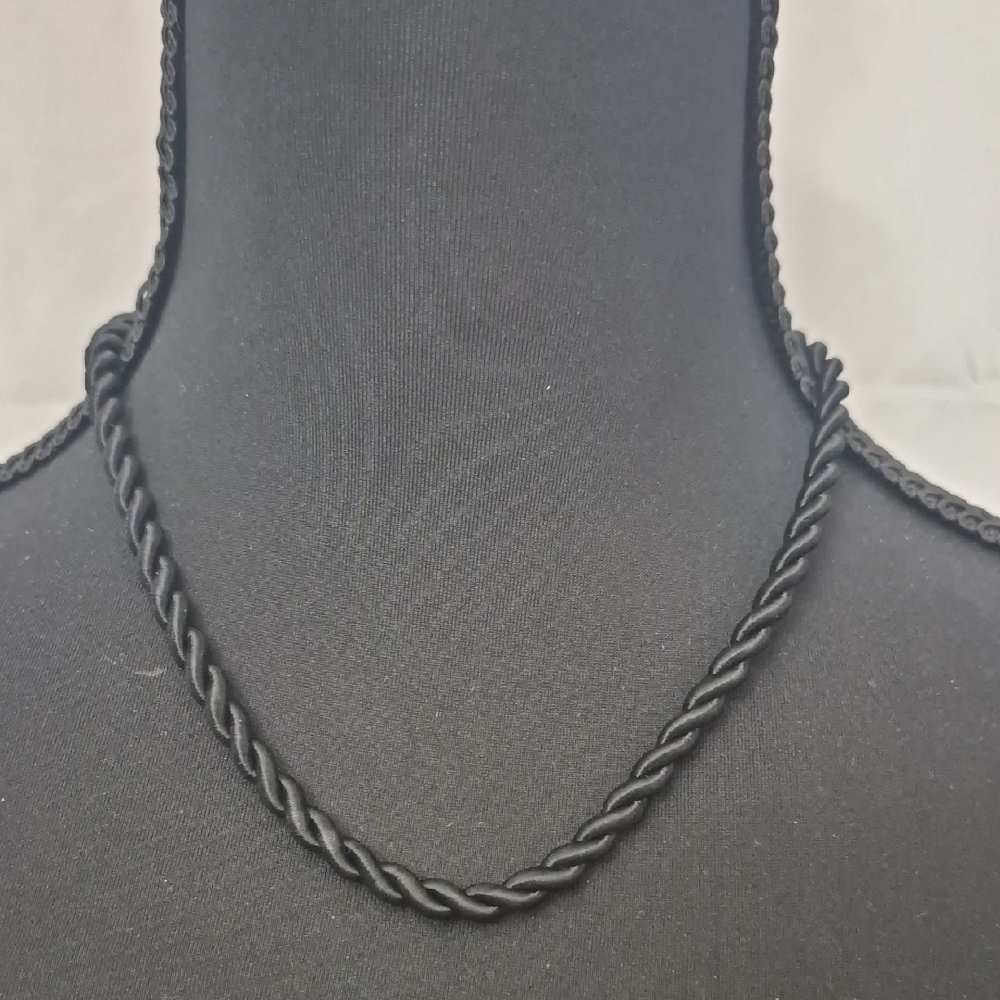 Elegant Black Twisted Necklace